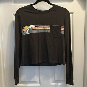 Hurley size medium dark gray crop long sleeve t shirt with pocket